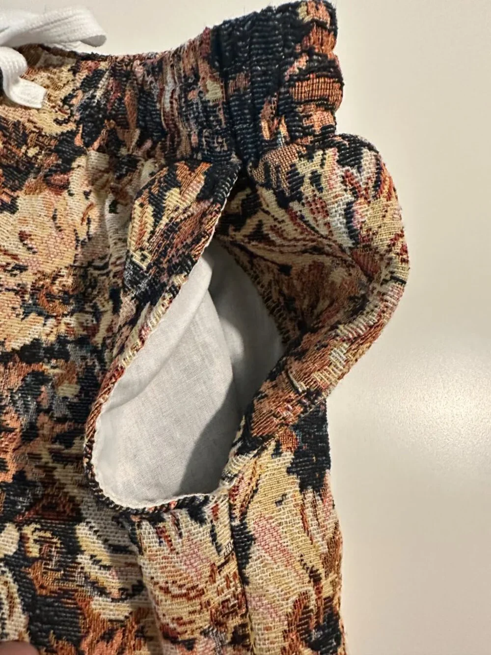 Men's floral print shorts, Size L, black, tan & dark brown - Picture 3 of 9